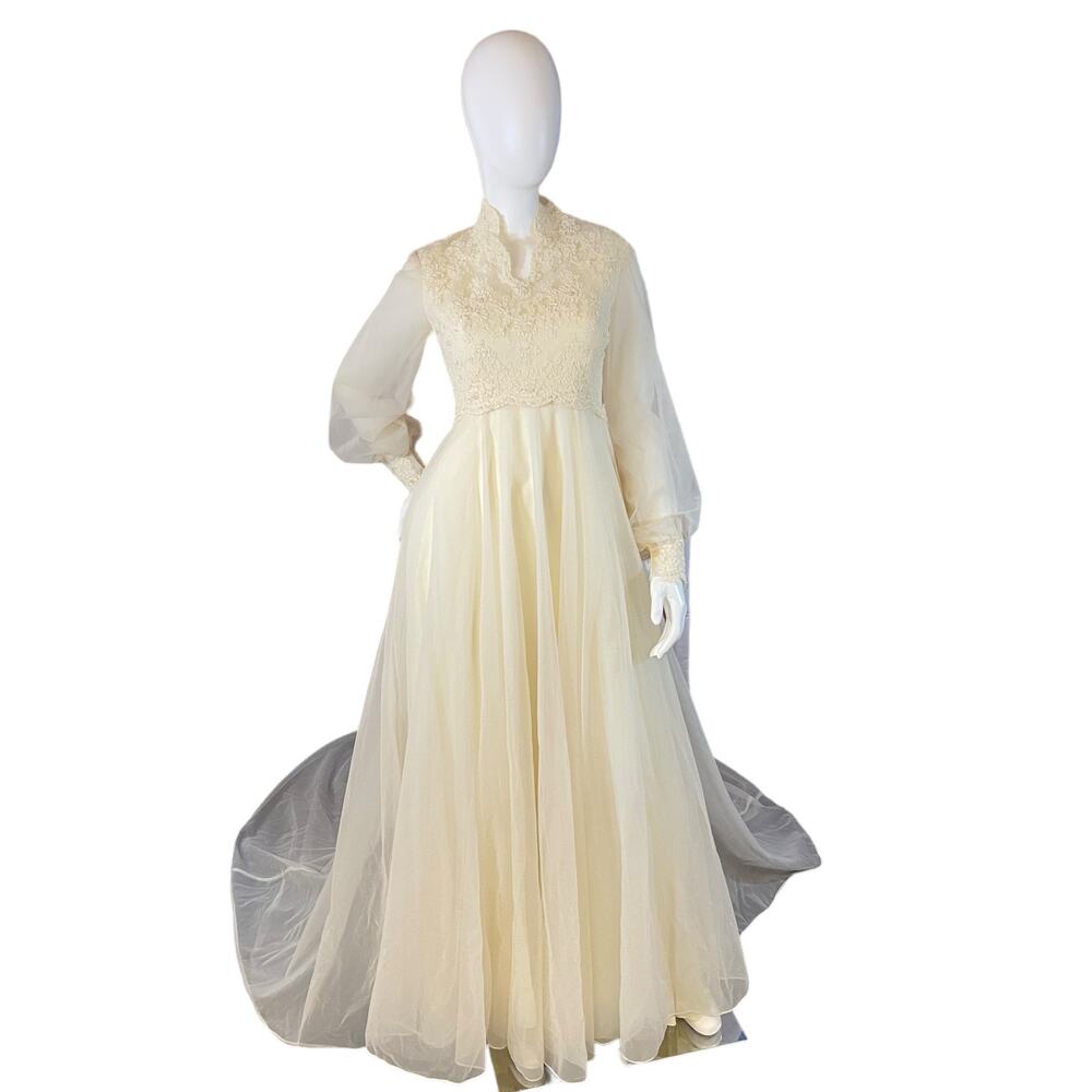 1970s Vintage Wedding Dress – Victorian Lace Bishop Sleeve Queen Anne Gown